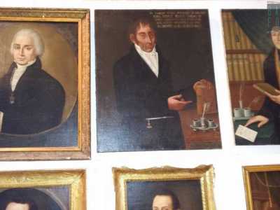 Alcuni dei quadri donati nel 1935 dai Tanzi al Museo Civico di Bari e raffiguranti i ritratti degli antenati della nobile famiglia (foto di Mina Barcone)